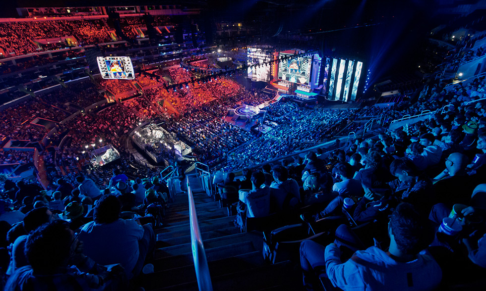 sjuush ：第一次打线下赛朋友说我是外挂